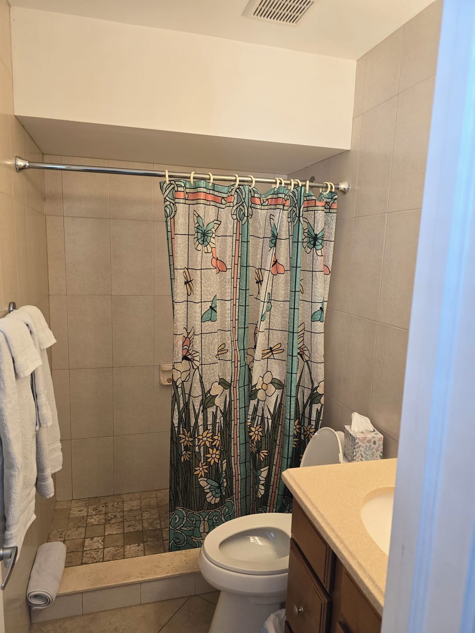 Private master bath w/ stall shower