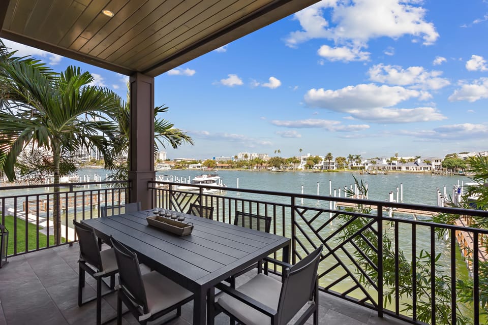 Private Second floor balcony where you can Enoy meals outside.