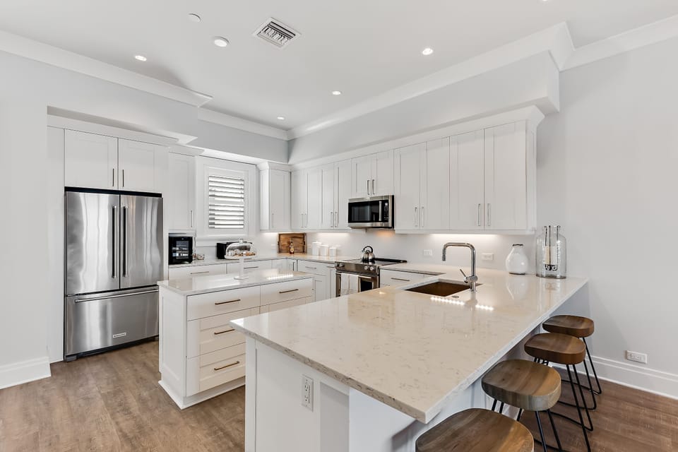  CHEFS DREAM KITCHEN EQUIPPED WITH ALL ESSENTIALS FOR CREATING FABULOUS MEALS!