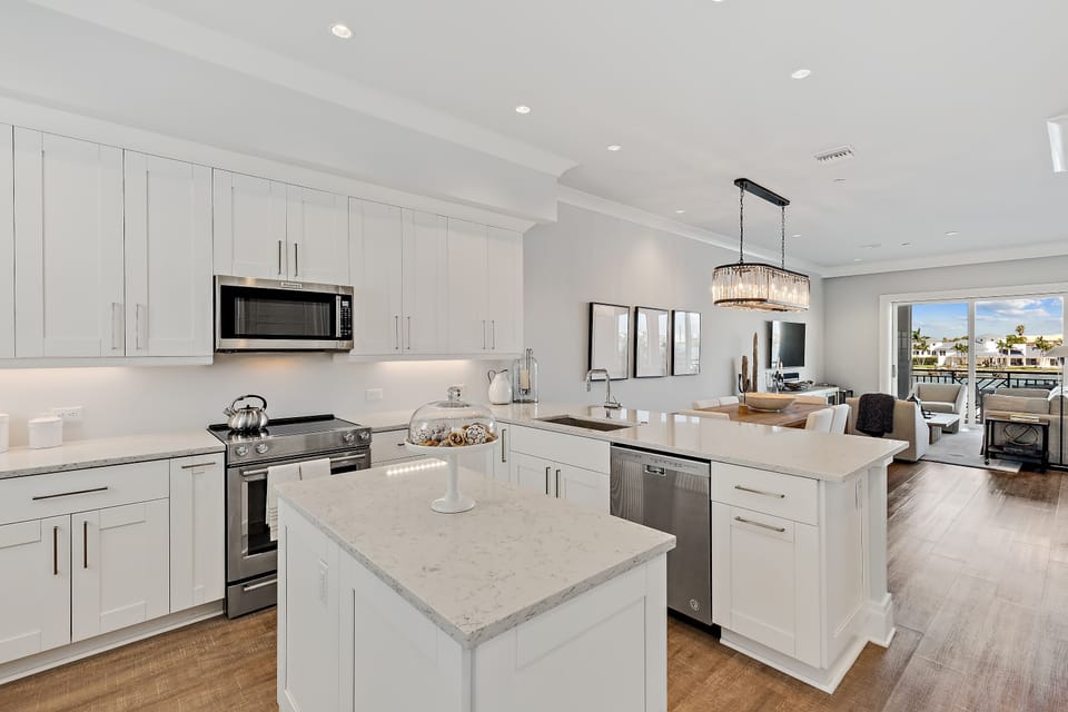 Gorgeous stainless steel appliances and quartz counter tops! 