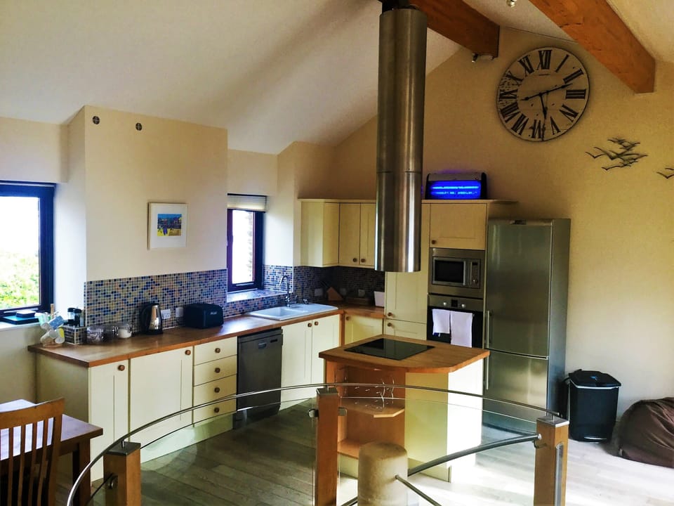 Fully fitted kitchen