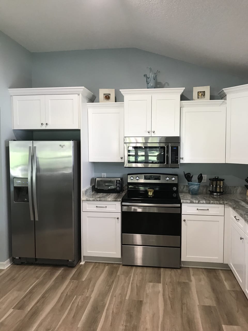 Side by side refrigerator with water/ice on the door