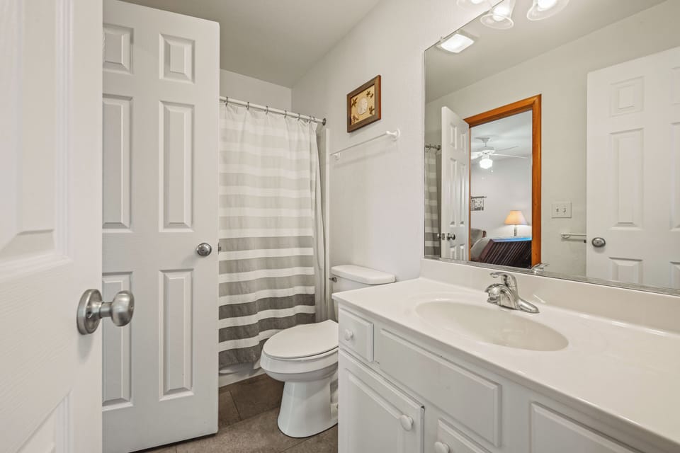 Shared Bath - Mid Level