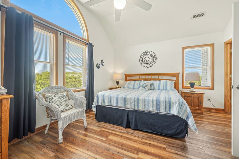 King Jr. Master Suite - Top Level