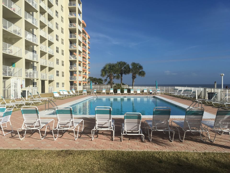 Large pool with ample seating with 6' deep end