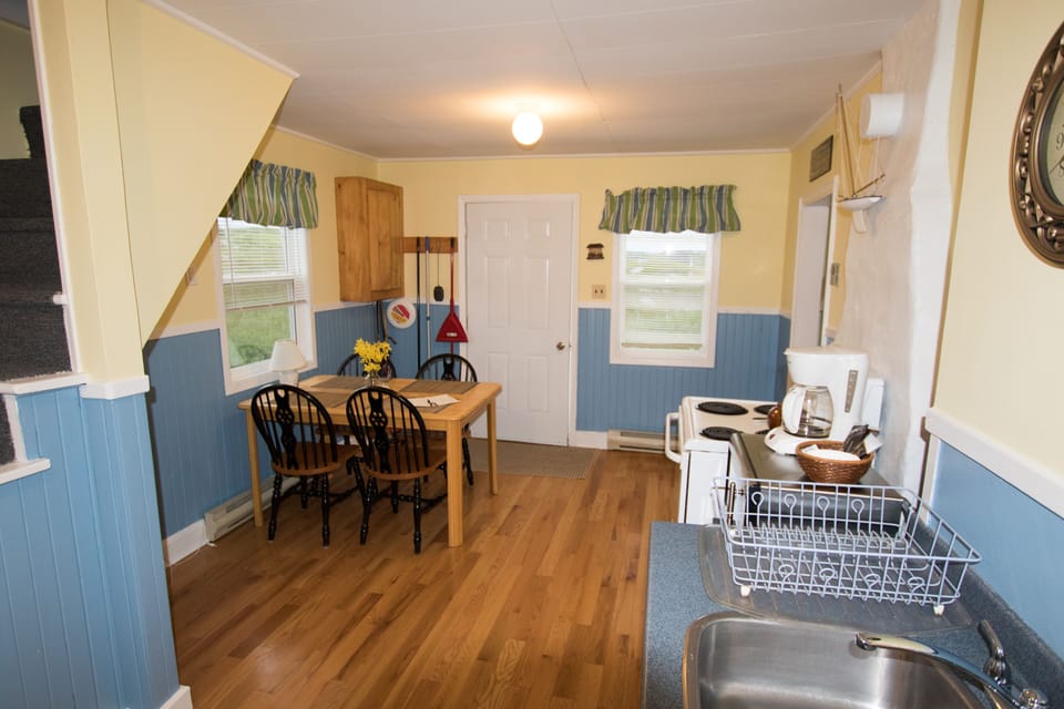 Kitchen/Dining Area (pre renovations)