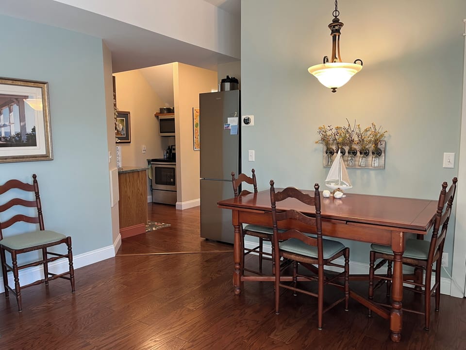 Expandable table for food/games