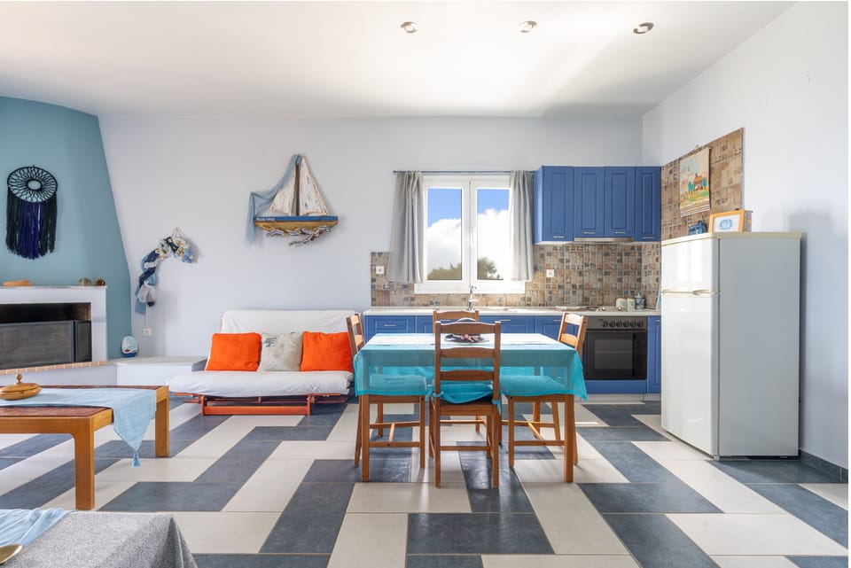 Panoramic Apartment (Olive) | Private kitchen | Full-size fridge, oven, stovetop, coffee/tea maker