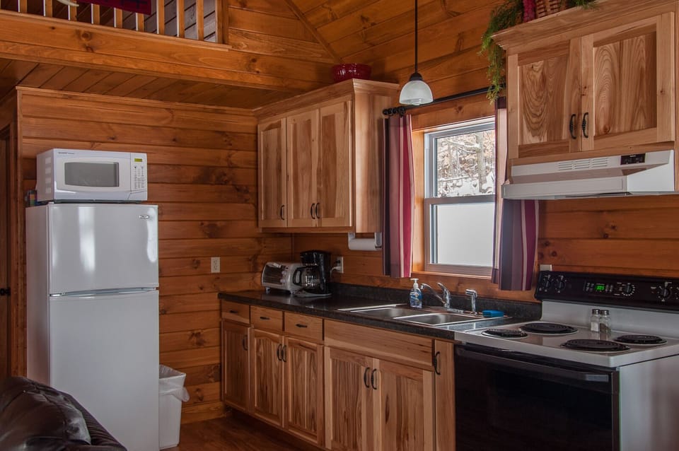 Fully equipped kitchen, coffee, popcorn