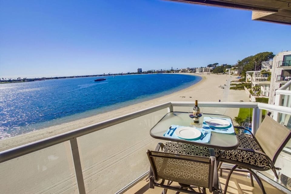 Enjoy a cup of joe or evening libation overlooking the action of Mission Bay