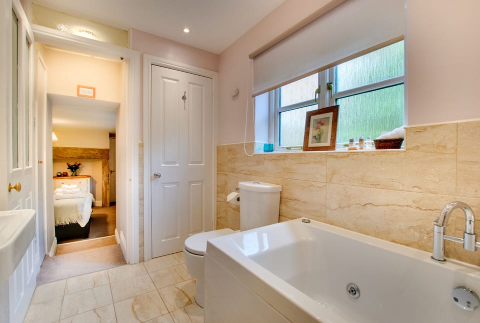 En-suite bathroom with spa bath