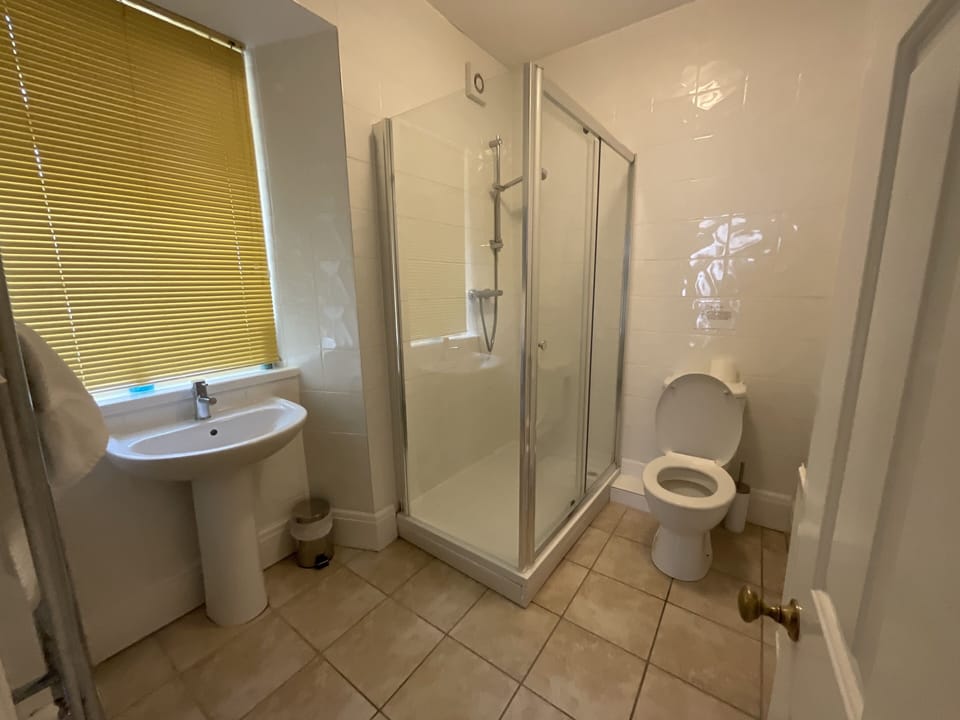  Power shower and extra wc on ground floor