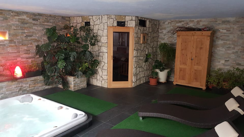 Indoor spa tub