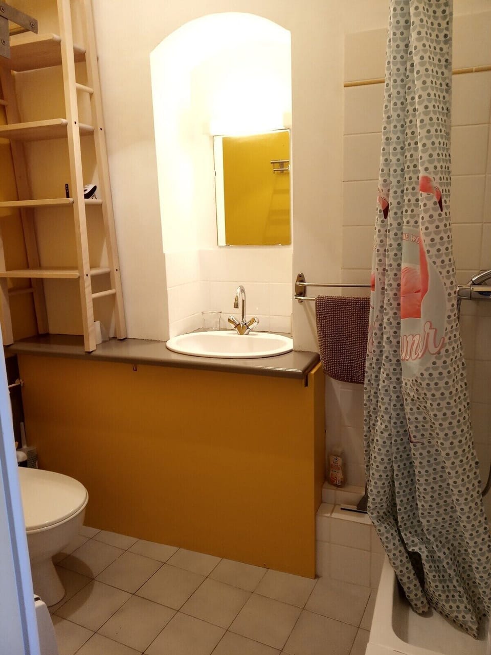Salle d'eau de la chambre dortoir