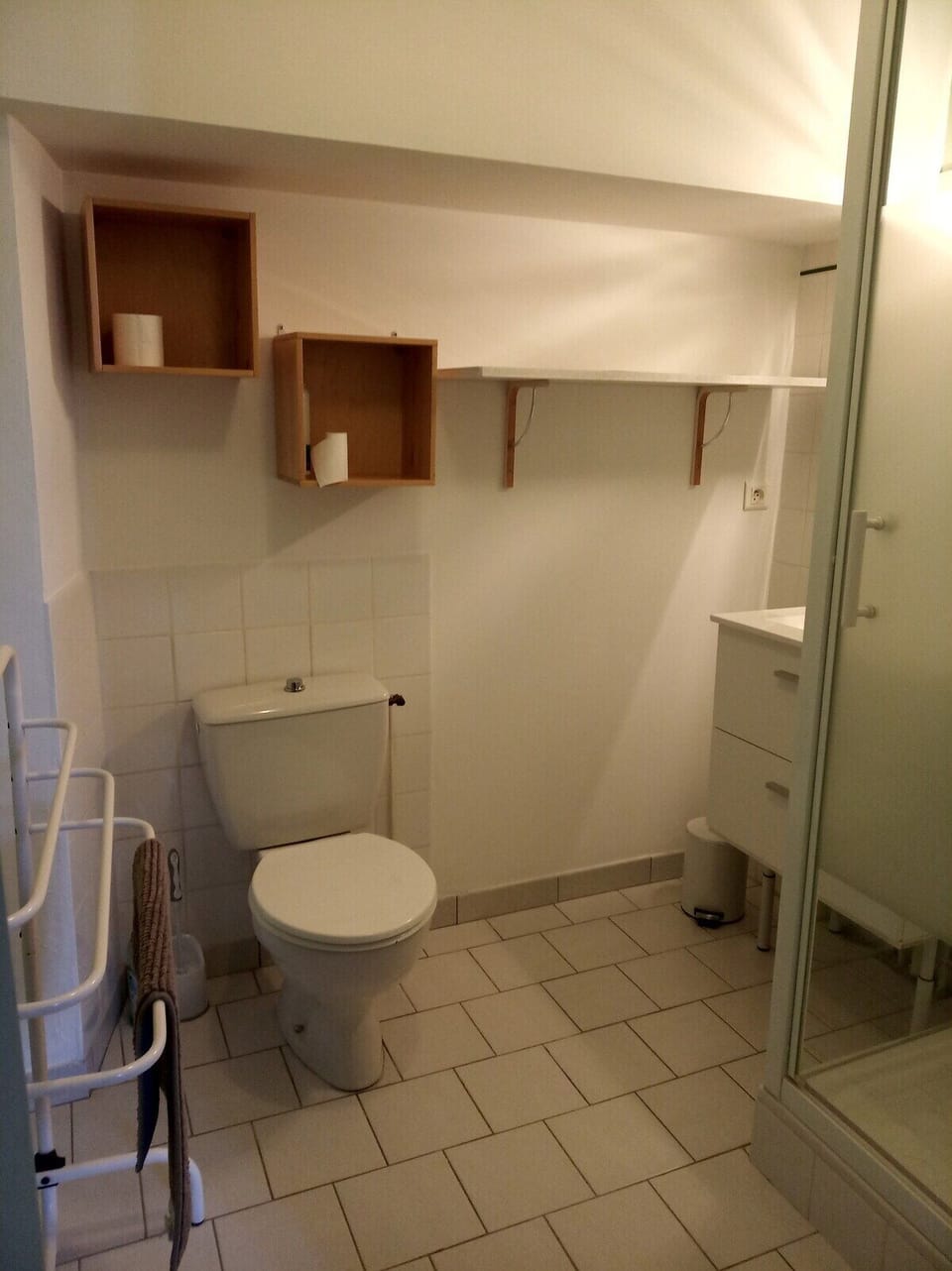 Salle d'eau de la chambre côté cour