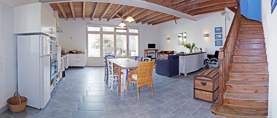 Large living room 2