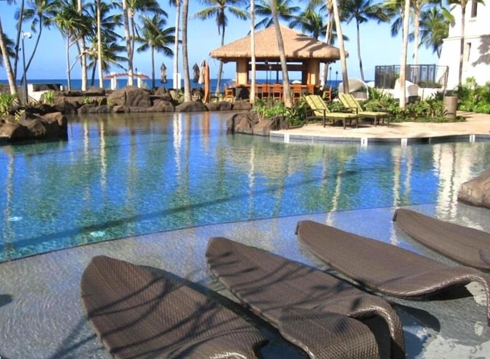 LAGOON POOL LOUNGE AREA