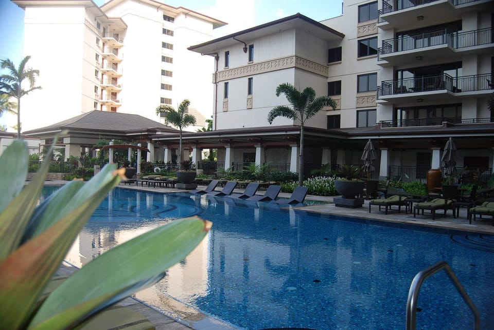 Lap/quiet pool
