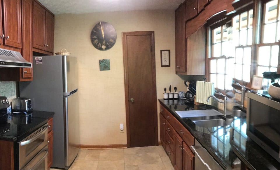 Fully-equipped kitchen with pantry