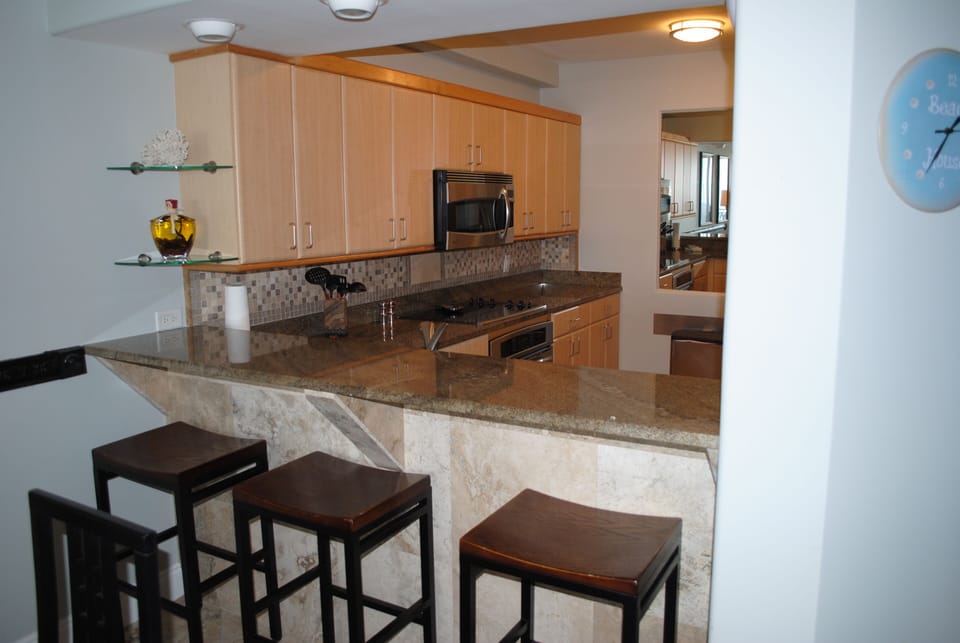 Eating area at the bar height counter