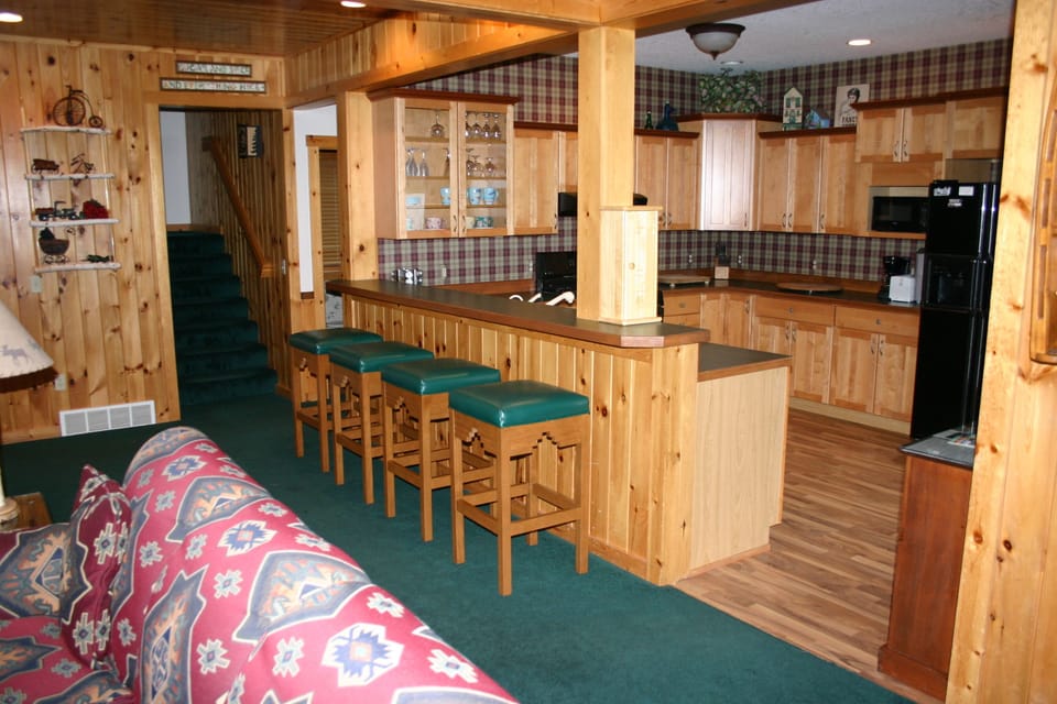 KITCHEN DINING BAR