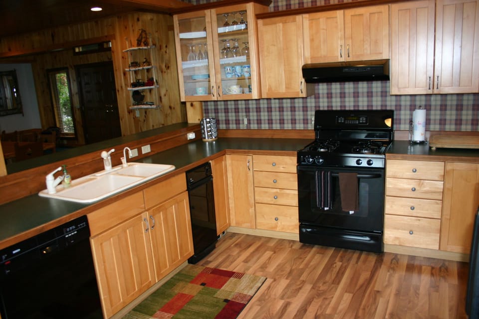MODERN KITCHEN