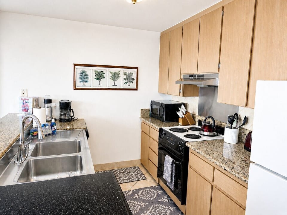 Fully stocked kitchen that faces the Kahaluu Bay.