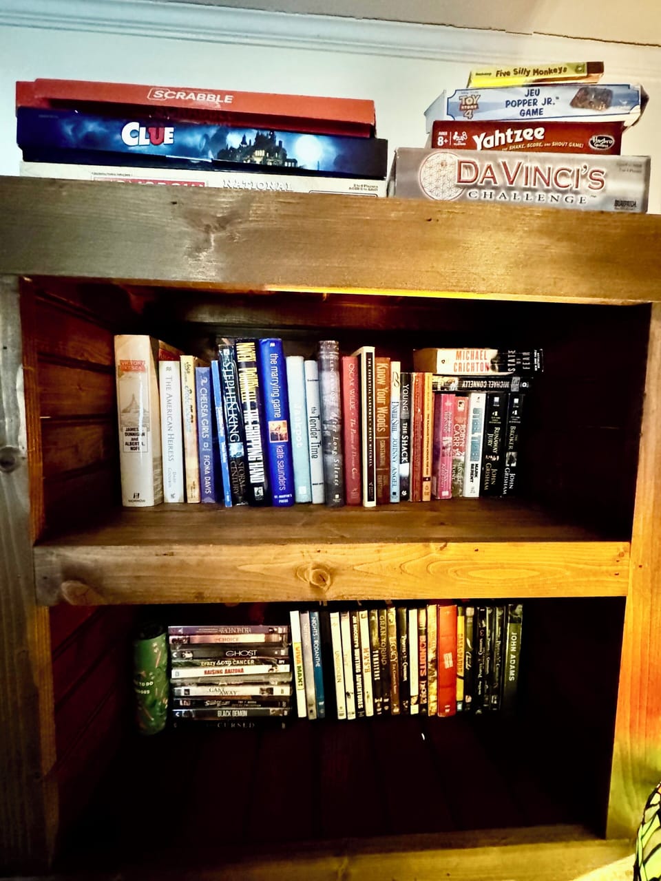 Family-friendly cabin with games, books, and indoor entertainment.