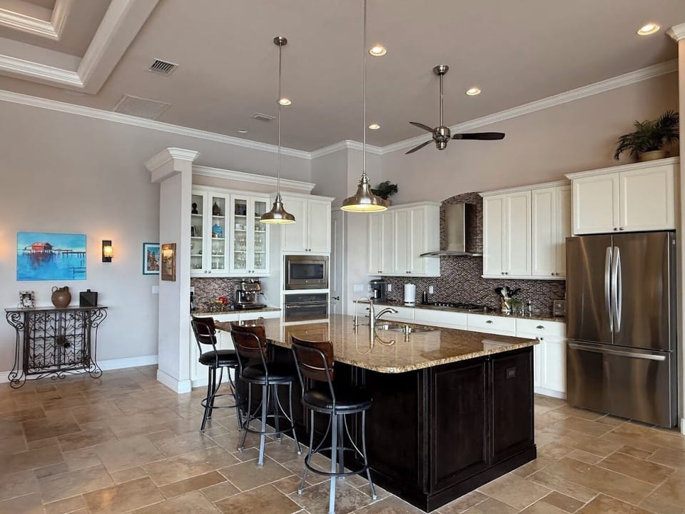 Expansive Kitchen for the whole family!