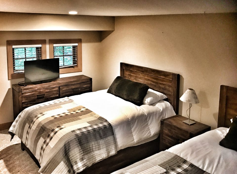 Loft suite with 2 queen beds and all brand new furniture, September 2017