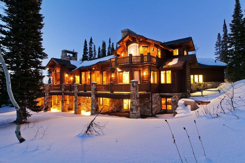 3 levels, 9600 sq ft