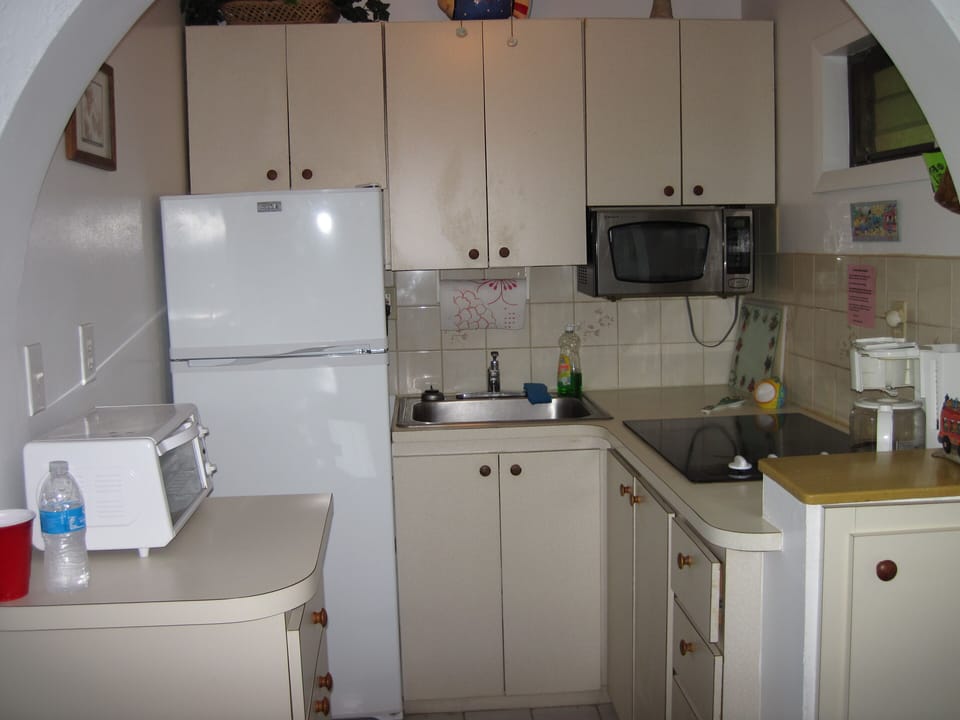 Kitchen with smooth top range