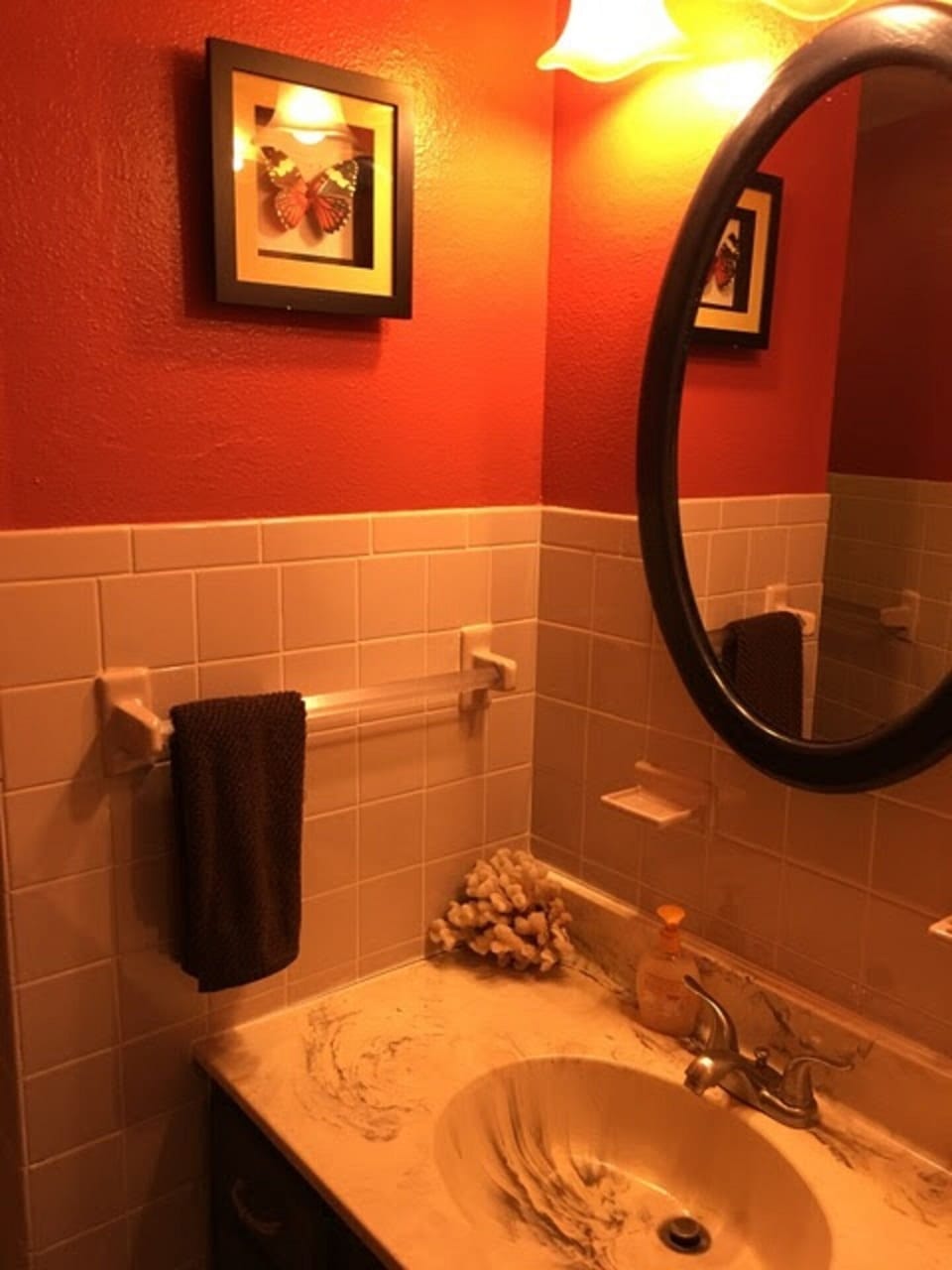 Main Level Full Bathroom with Bathtub 