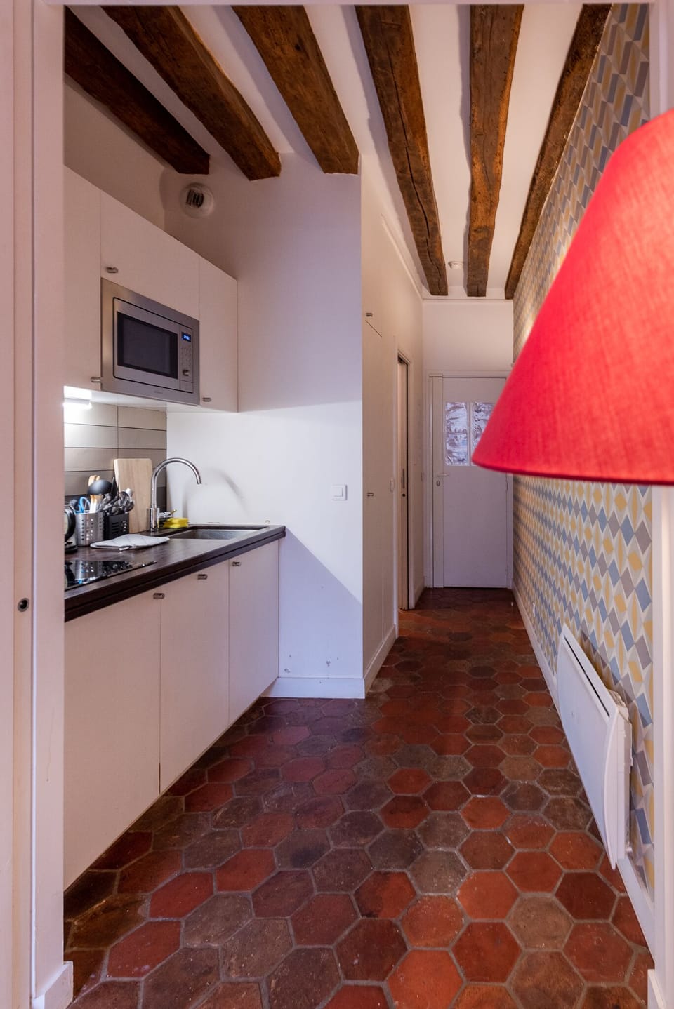 COSY 1 - view of the open kitchen and entrance corridor