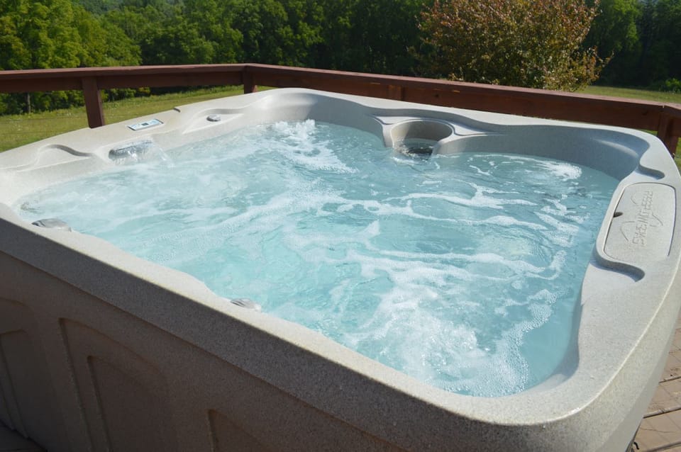 The Pines Hot tub 