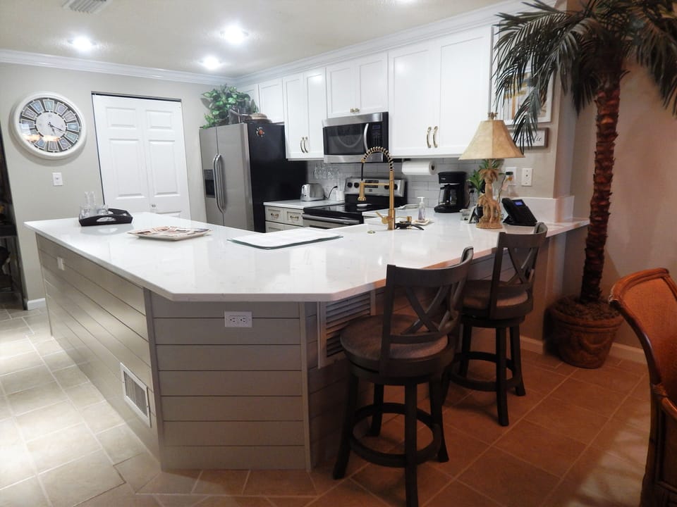 Spacious kitchen countertop & work space. New barstools.. 