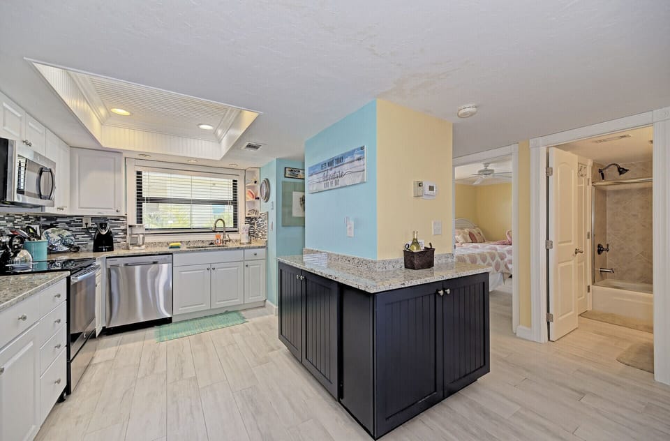 Newly remodeled kitchen, with granite 