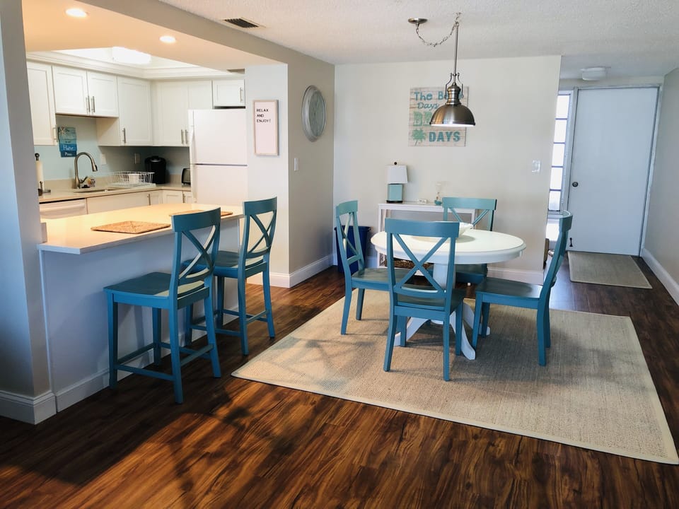 Completely remodeled kitchen and dining area 