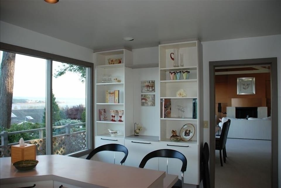 Breakfast bar