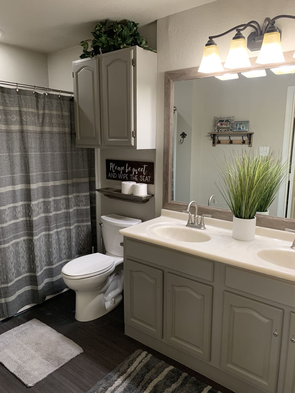 Day's Away Bathroom 1