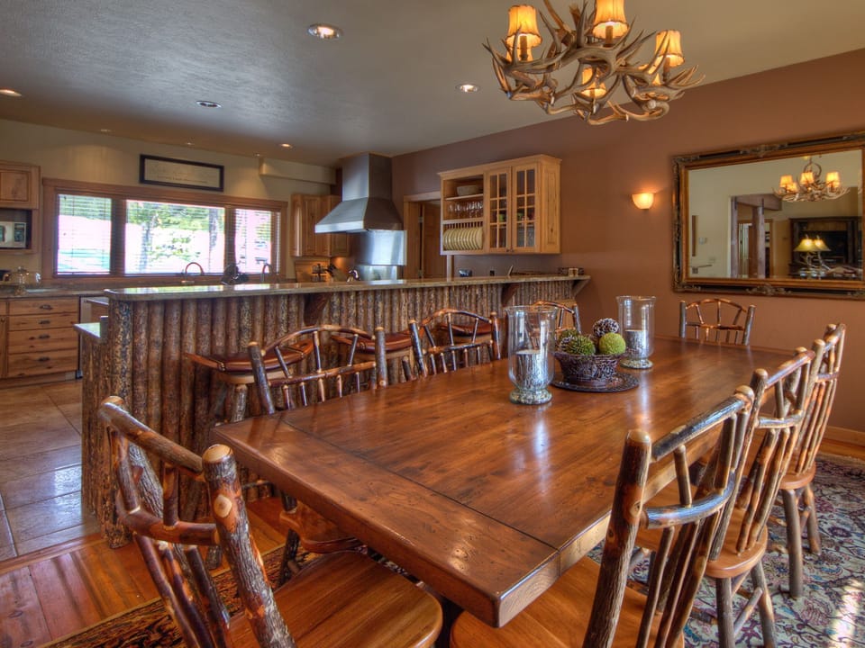 Das Moose Haus, Dining, 1