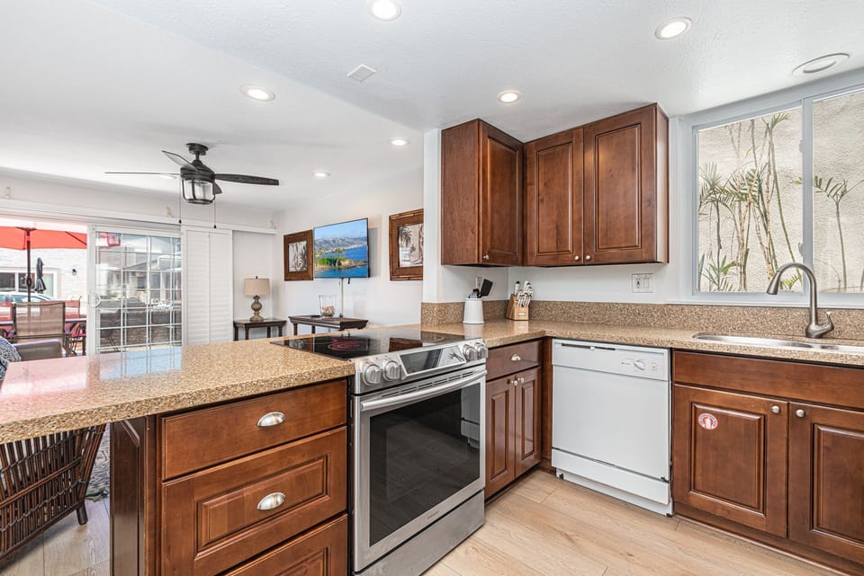Kitchen is fully-stocked with dishes, cooking, baking and meal prep gear. All standard large and small appliances included. See listing description for more supply details.
                