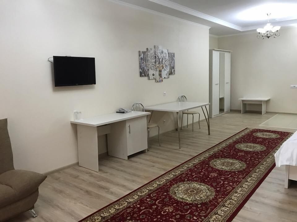 Luxury Room | Desk, blackout drapes, iron/ironing board (on request), WiFi (free)