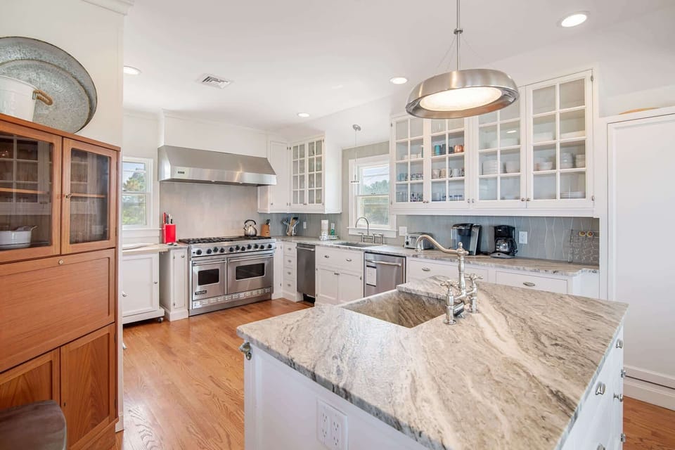 Full kitchen