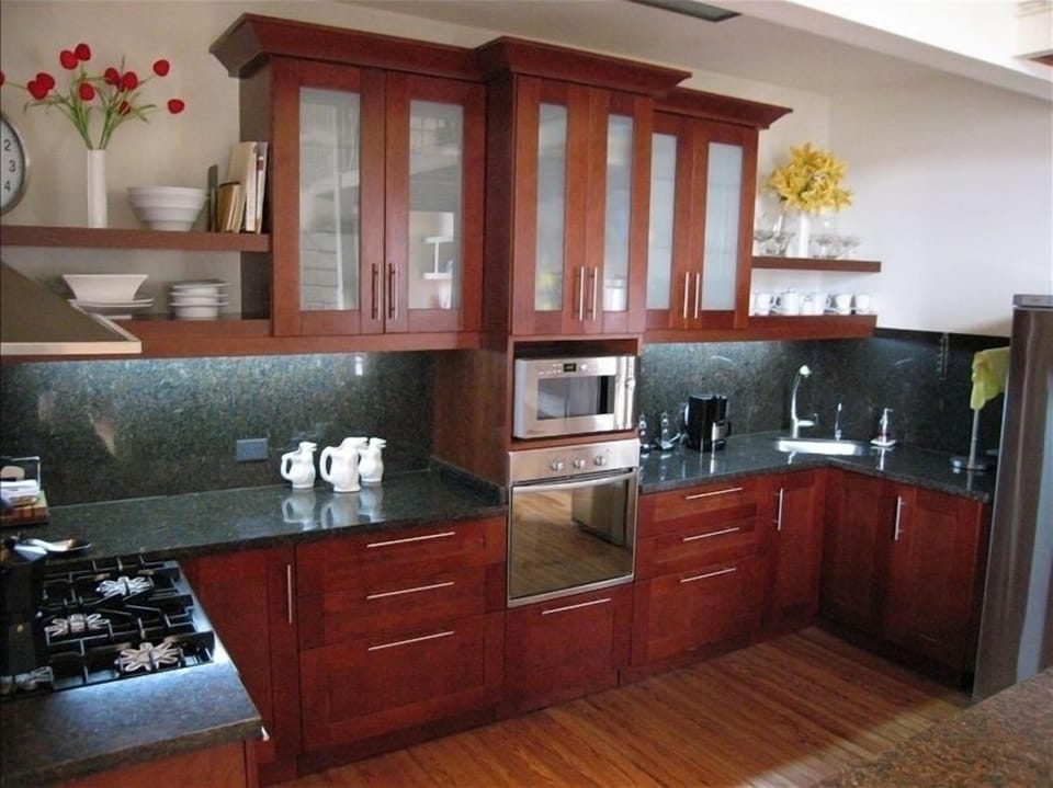 Gourmet Kitchen: Gas & Electric Ovens