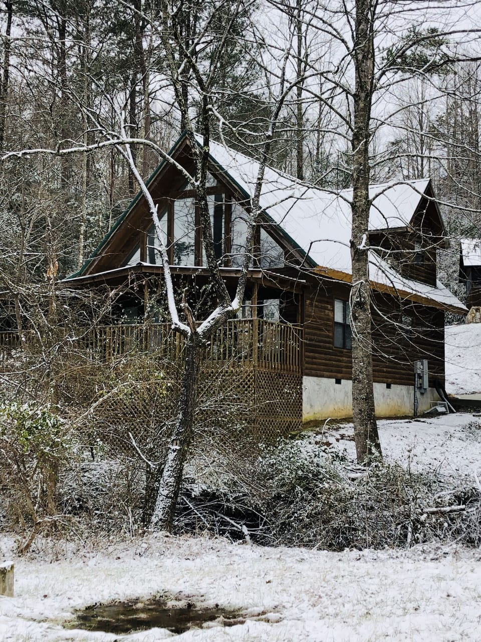 View from corner front, you can see how private & wooded hot tub area is. So☮️ful