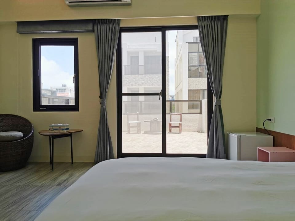Double Room, 1 Double Bed, Non Smoking | Desk, blackout drapes, free WiFi, bed sheets