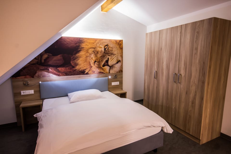 Deluxe Double or Twin Room | Hypo-allergenic bedding, in-room safe, individually decorated, desk