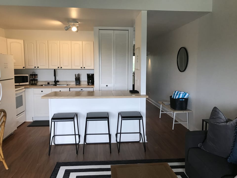 Open floorplan with kitchen island to sit at