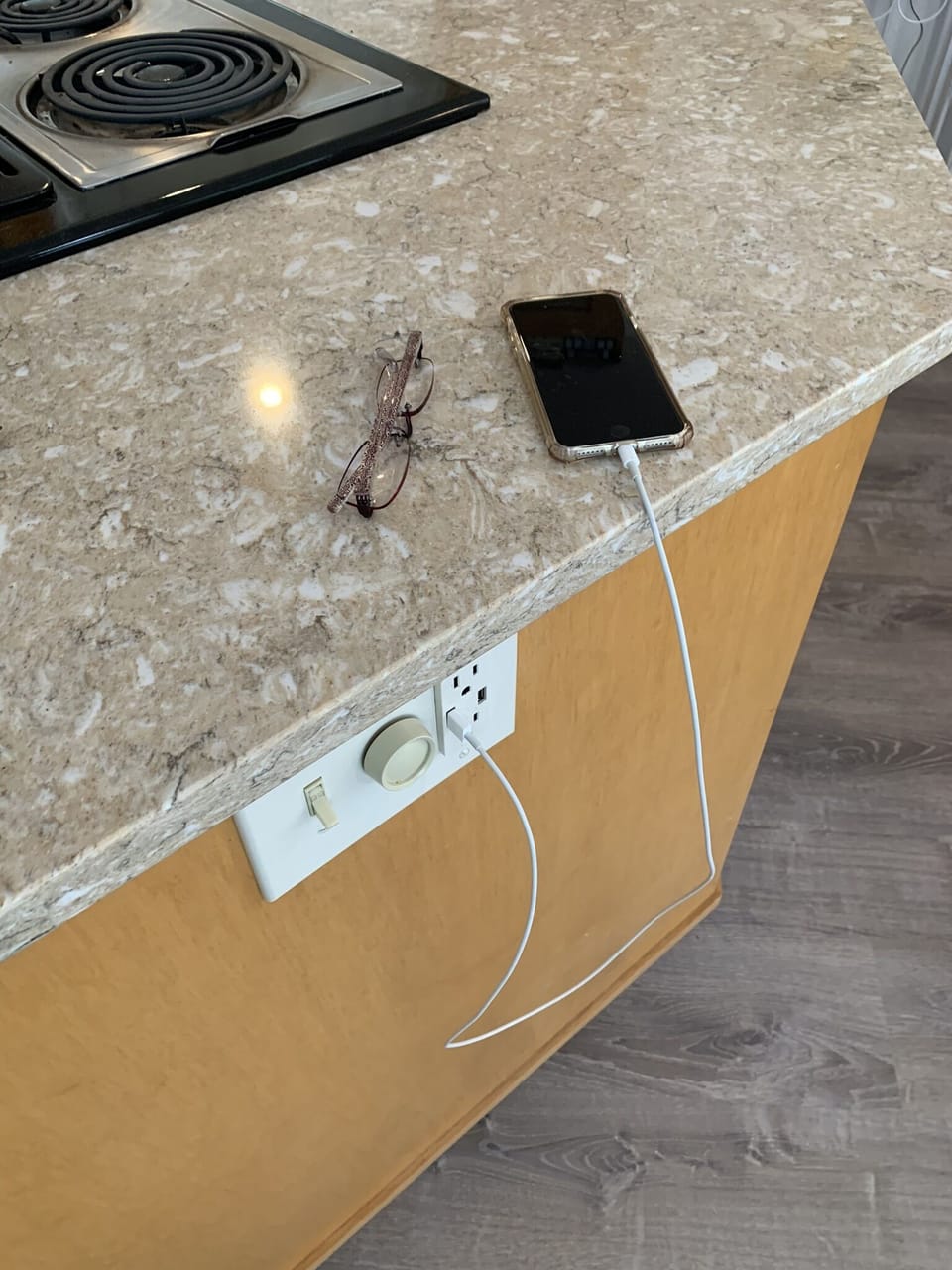 USB A & C charging station (kitchen)(another A outlet in breakfast nook area)